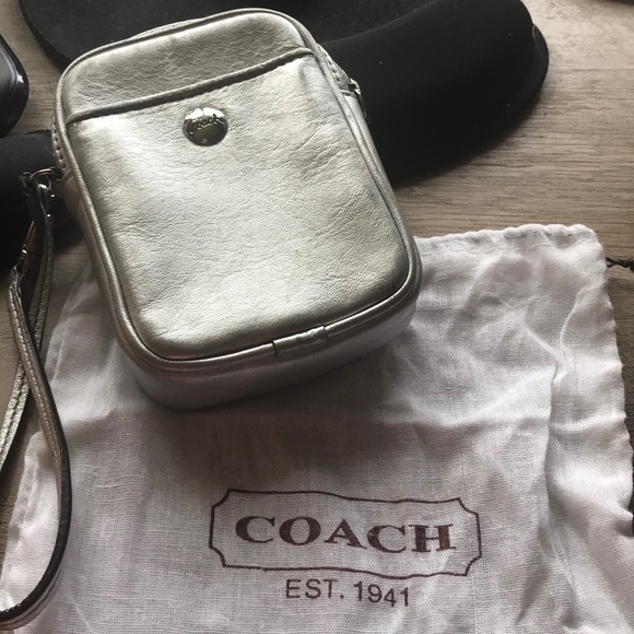 Coach wristlet. Great condition. - Picture 5 of 5